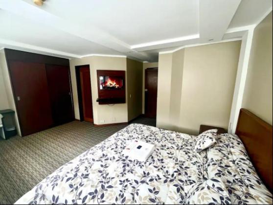1420 Lujosa Habitacion - Hotel Akros Quito Ngoại thất bức ảnh